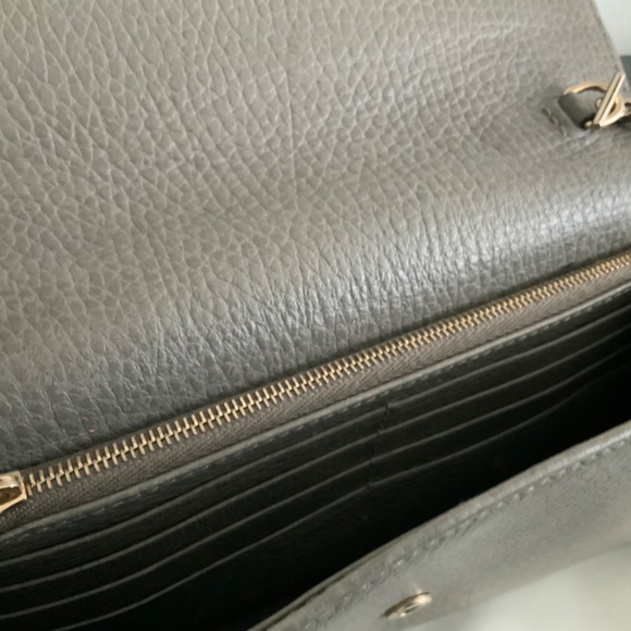 Authentic GUCCI Interlocking GG Calfskin Leather Chain Crossbody wallet inside - Picture 5 of 12